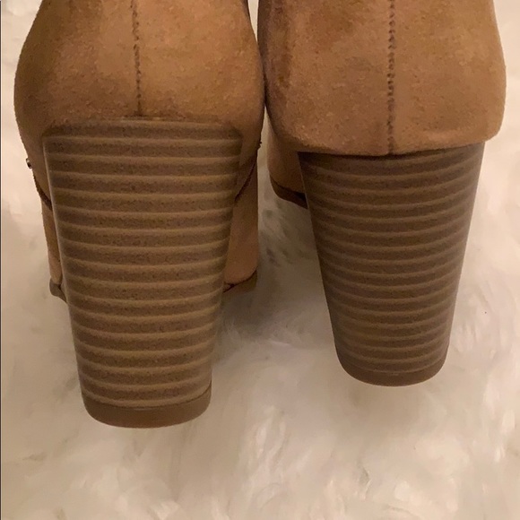 Tan super cute wedges - Picture 3 of 3